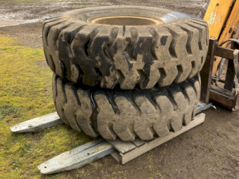 18.0x25 tyres  