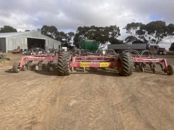 2014 Simplicity 9000L Air Seeder with 1220 Seedhawk Bar