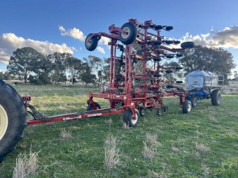 Morris C2 9.15m Narrow Seeder with Gason 1850RT 6000L Cart