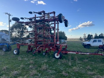 Morris C2 9.15m Narrow Seeder with Gason 1850RT 6000L Cart