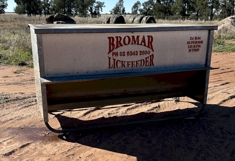 Bromar Lick Feeder