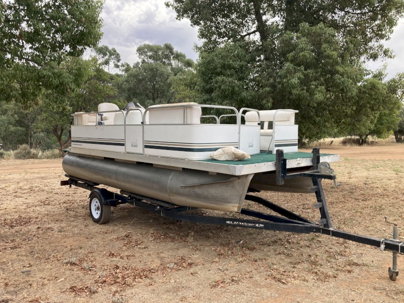 Pontoon Party Boat