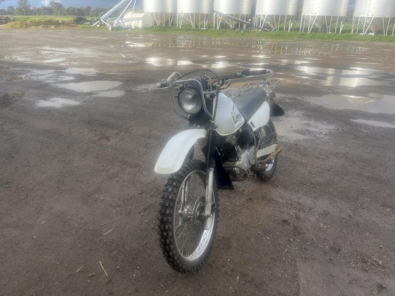 Suzuki DR200 