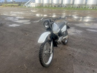 Suzuki DR200 