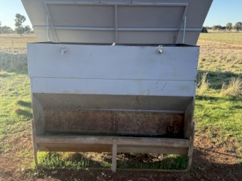 12 bag sheep feeder