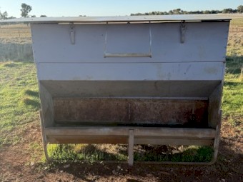 12 bag sheep feeder