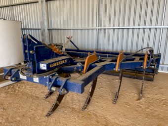 2019 Grizzly 7 Tyne Deep Ripper with Crumble Roller