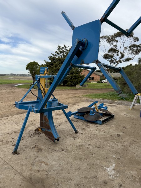 2019 Wilson Machinery Pipe Layer / Tree Line Ripper / Mounder