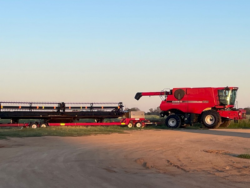 2011 Case IH 8120 Header with Case IH 2152 Front