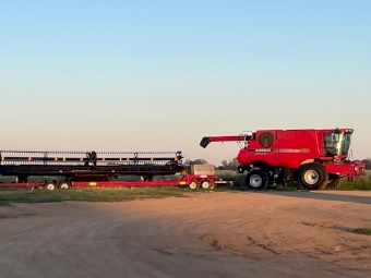 2011 Case IH 8120 Header with Case IH 2152 Front