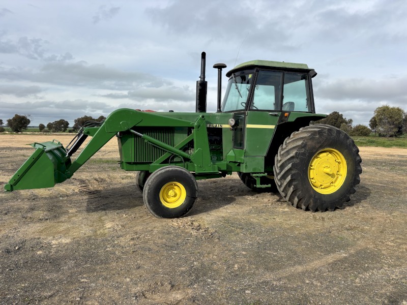 1986 Chamberlain 4290 Tractor