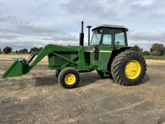 1986 Chamberlain 4290 Tractor