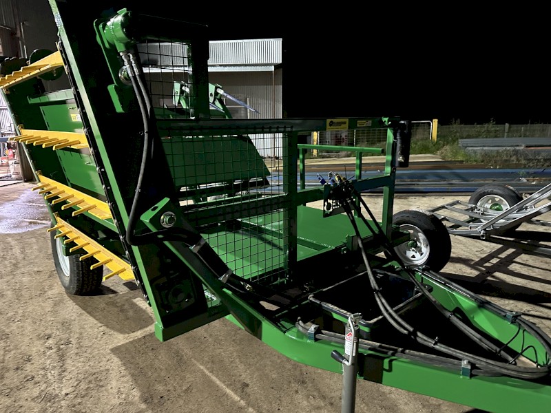 Elsworth Square Bale and Round Bale Feeders