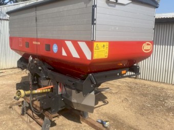 VICON ROXL 3900 lts fertiliser spreader