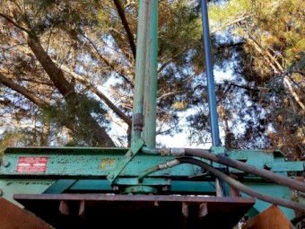 Mac Lodge Minor Petrol Powered Hydraulic Wool Press 