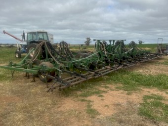 John Deere 275 Air Seeder Bar
