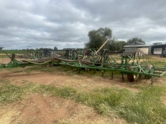 John Deere 275 Air Seeder Bar