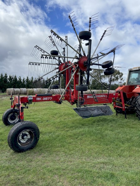 Massey Ferguson RK3877 hay rake