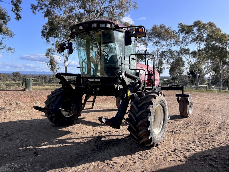 2016 MacDon M155 Windrower with 40ft MacDon D40 Front and Trailer