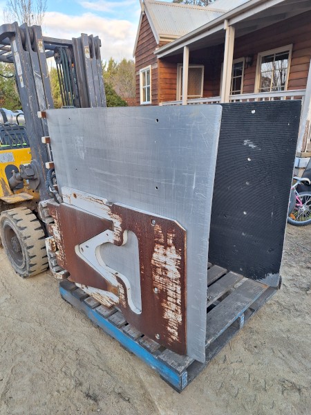 Under Auction - (A256) Cascade Wool Bale Grab Suit Forklift 