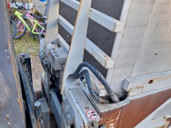 Under Auction - (A256) Cascade Wool Bale Grab Suit Forklift 