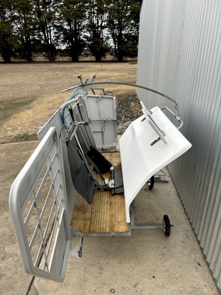 Hecton air operated sheep handler 