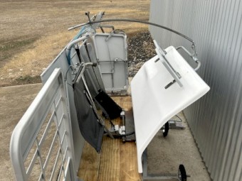 Hecton air operated sheep handler 