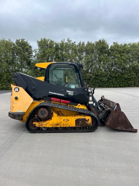 JCB Skidsteer 320T