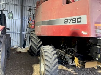 Massey Ferguson 9790 harvester and fronts