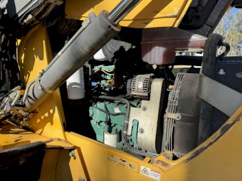 Volvo BL71B backhoe