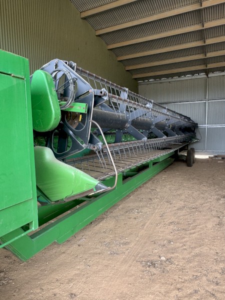 John Deere 936D Draper Front