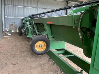 John Deere 936D Draper Front