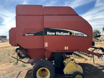 New Holland 750 Round Baler