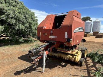 New Holland 750 Round Baler