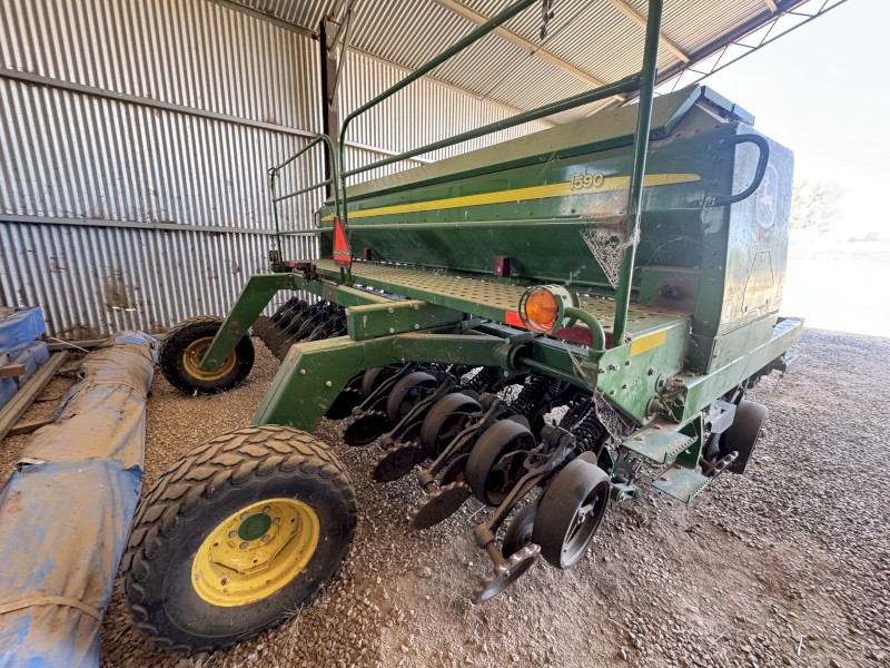 15ft John Deere 1590 Disc Seeder