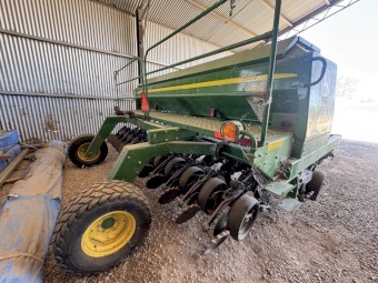 15ft John Deere 1590 Disc Seeder