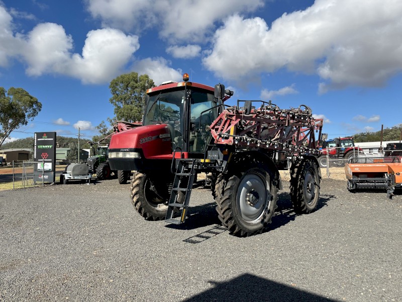 Case iH Patriot 3330 Self Propelled Sprayer