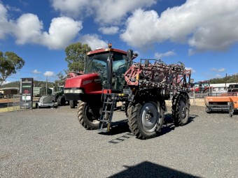 Case iH Patriot 3330 Self Propelled Sprayer
