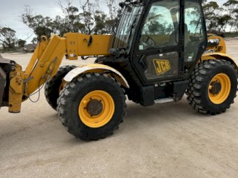 2004 JCB 540-70 Telehandler with Attachments