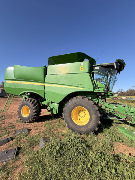 2013 John Deere S670 Macdon D65