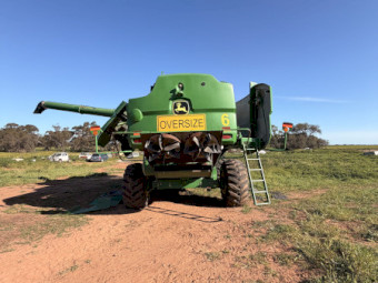 2013 John Deere S670 Macdon D65