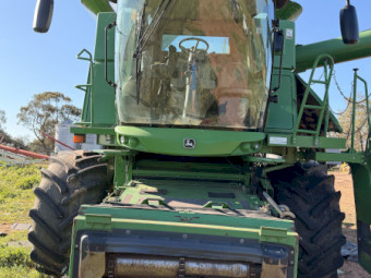 2013 John Deere S670 Macdon D65