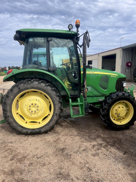 2010 John Deere 5100R Tractor