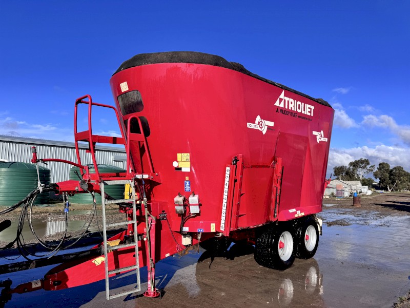 2019 Triolet Solomix SM-2 Feed Mixer
