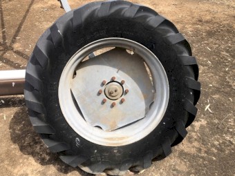 Southern Cross centre pivot irrigator wheel and tyres