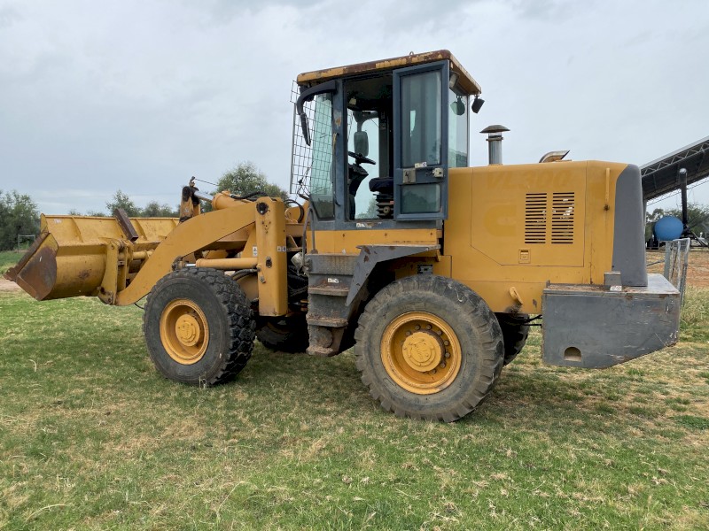 2012 Victory VL3000 Loader