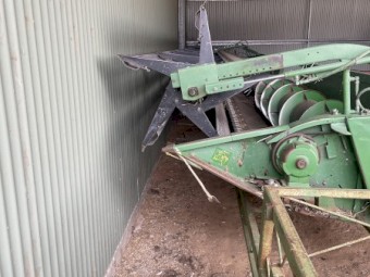 Under Auction - (A188) John Deere 930 Tin Front 