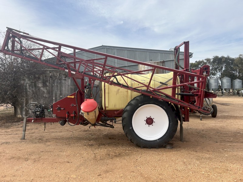 Hardi 4224 Boom Spray