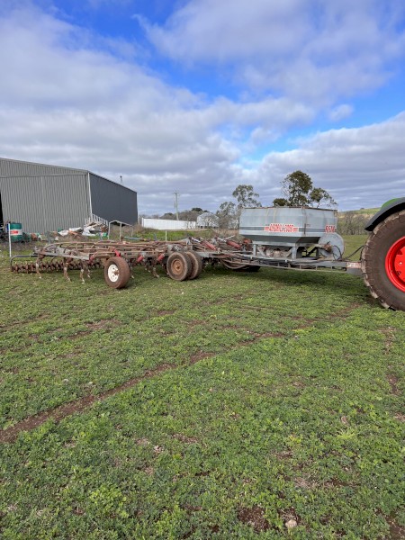 RFM 2000 Airseeder
