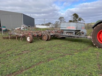 RFM 2000 Airseeder